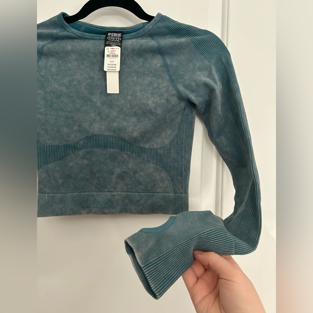 Victoria’s Secret Seamless Cropped Workout Active Long Sleeve Top - Picture 2 of 4